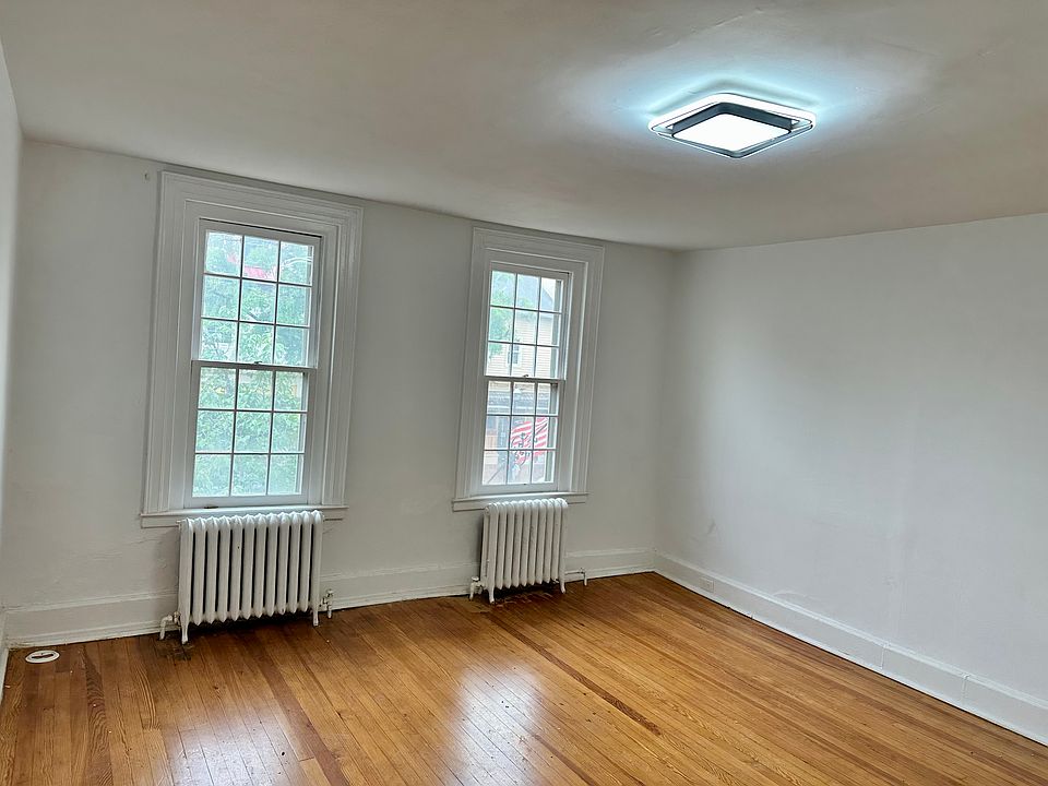 BR1 / MAIN BED ROOM : walk in closets, original hardwood floors, high ceilings, large windows overlooking High Street.