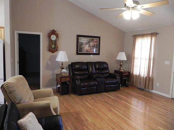 2nd image of 117 Landsdowne Dr