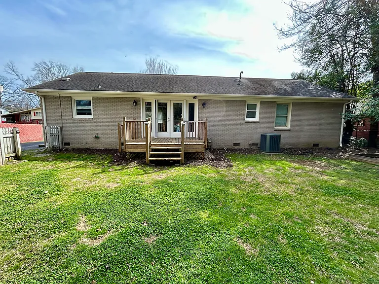 1721 Edgewater Dr — Photo 33