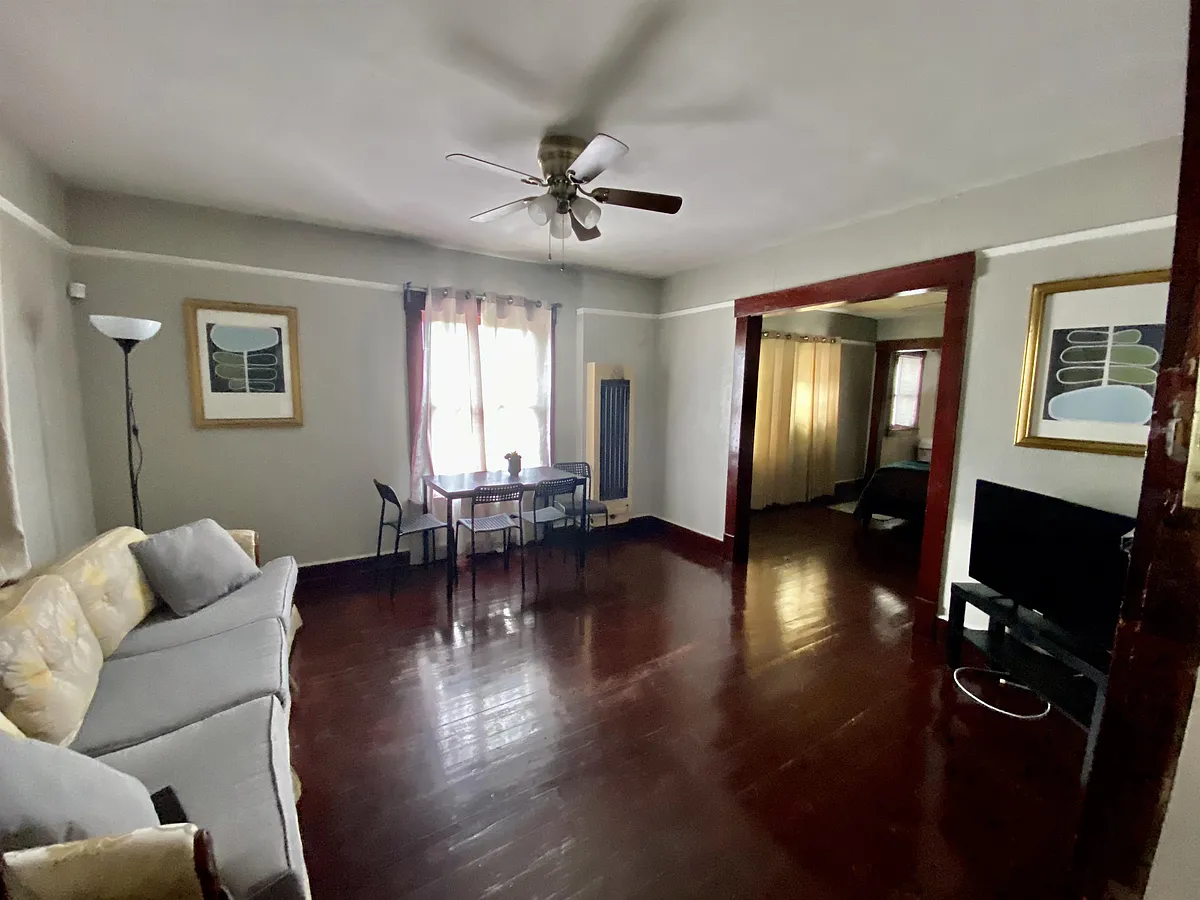 Building Photo - 1126 E San Antonio Ave #6