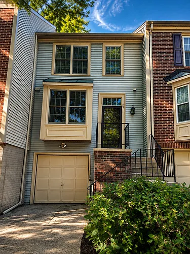 8911 Oakwood Way Photo 1