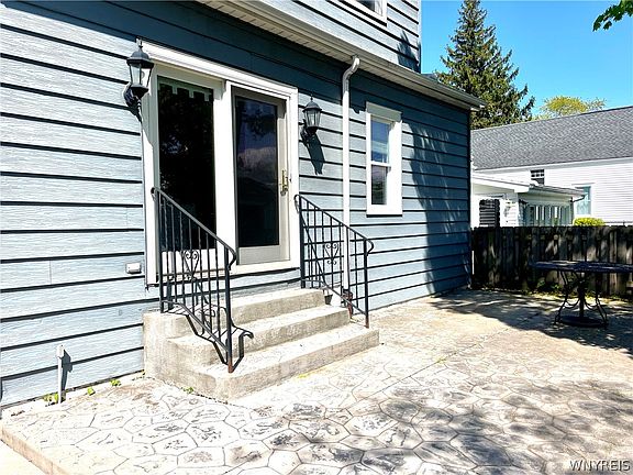 4th image of 93 Narragansett Rd