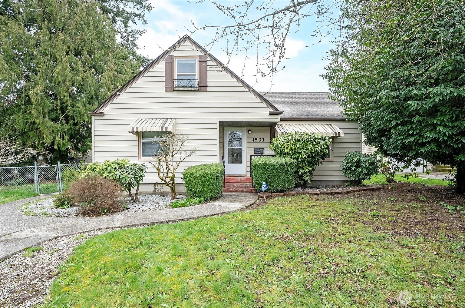 4531 E E Street photo 1