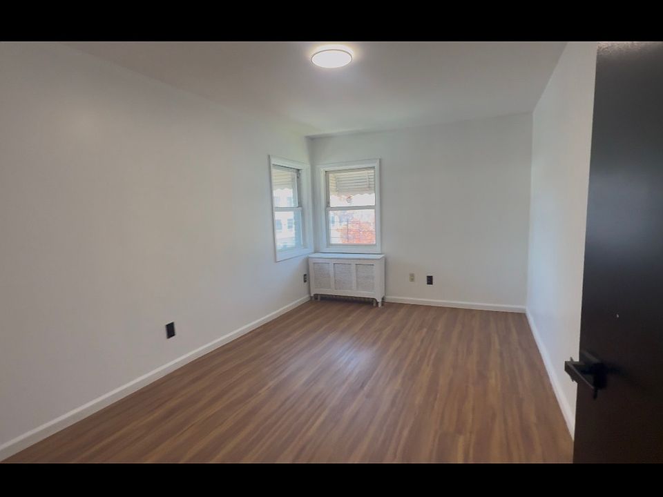 1st image of 38 Rich Ave Floor 1