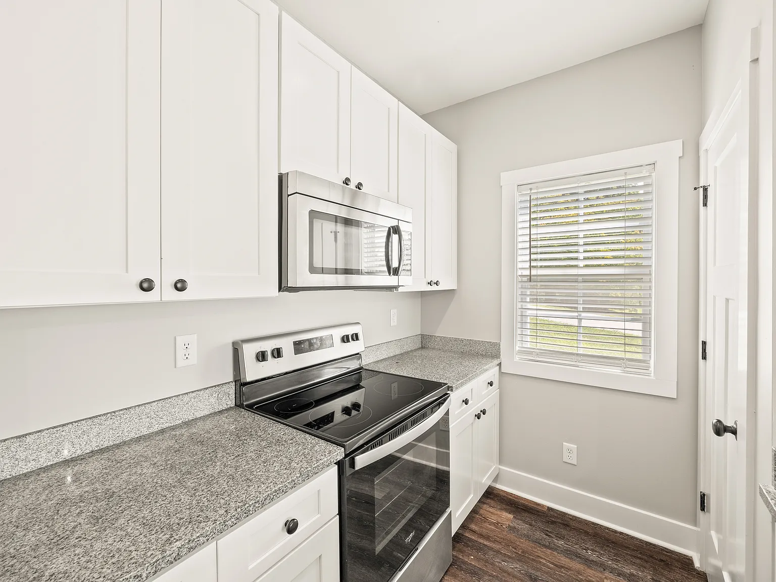 3 bed, 1028 sqft, $1,600 — Photo 4