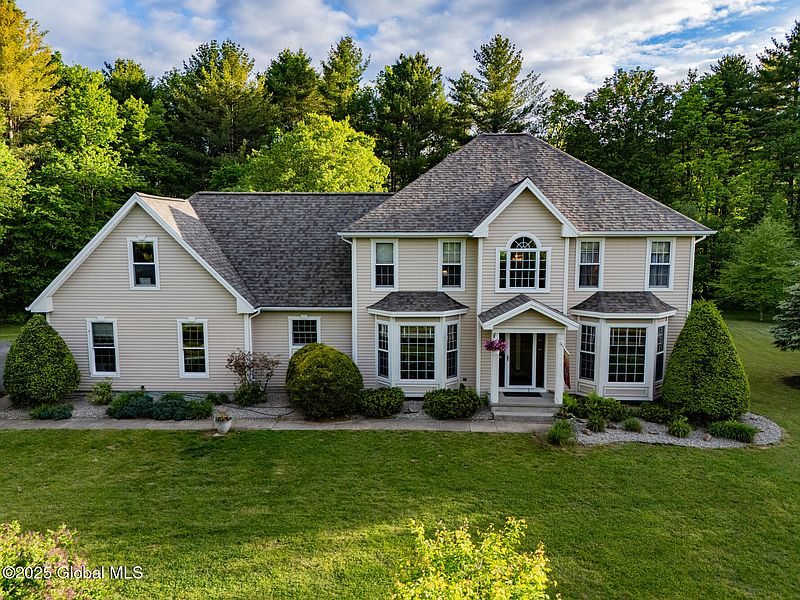 3rd image of 135 Boulderwood Drive