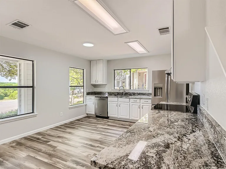 1520 Curameng Cv — Photo 7