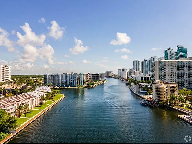 Ocean Reef at Seawalk Pointe Apartments — Photo 15