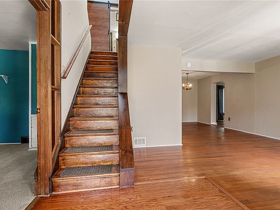 5th image of 330 Klamath Dr