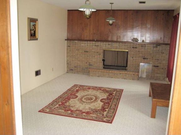 5th image of 4 York Dr