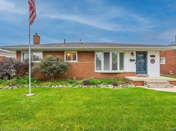 1894 Pinetree Dr, Trenton, MI 48183