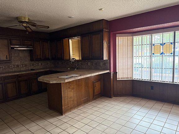 5th image of 17 Bennett Cir