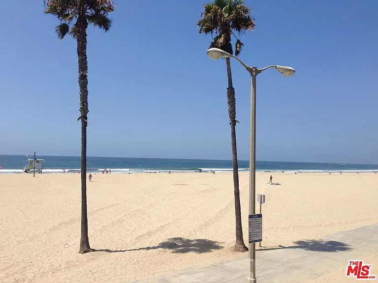 3005 Ocean Front Walk #A — Photo 14