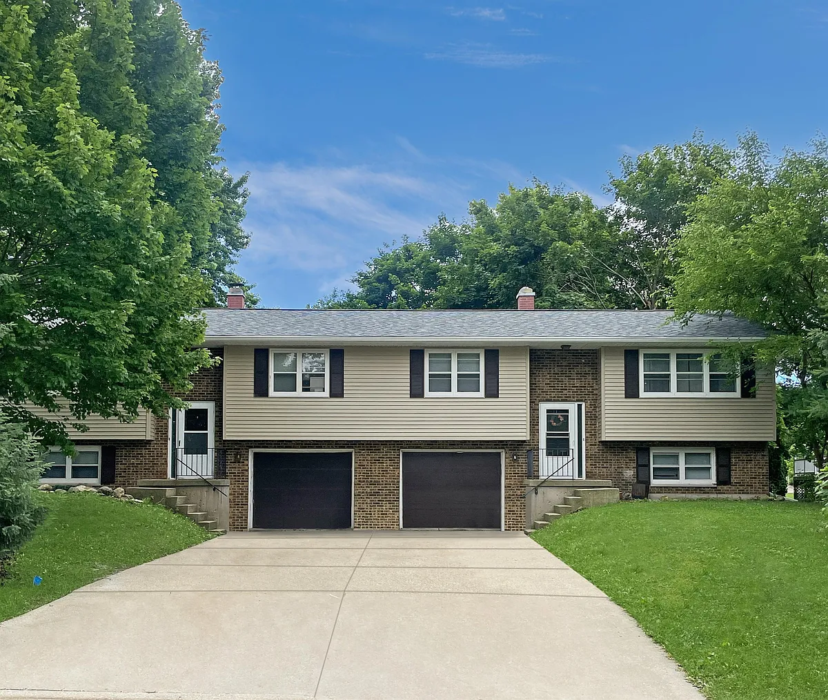 Building Photo - 140A Woodview Dr