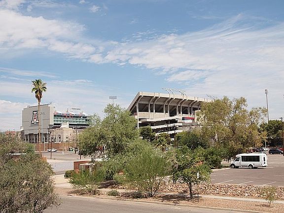 No better tailgating House!