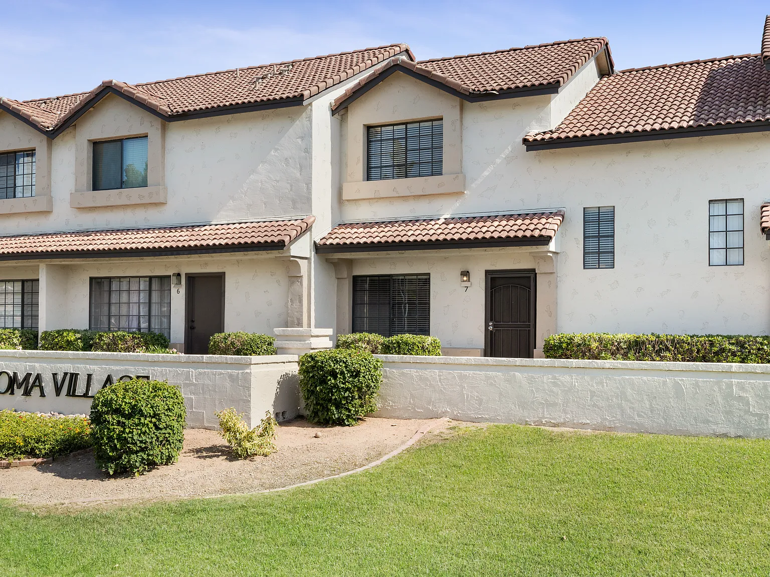 2 bed, 1.5 bath, 950 sqft, $1,699 — Photo 1
