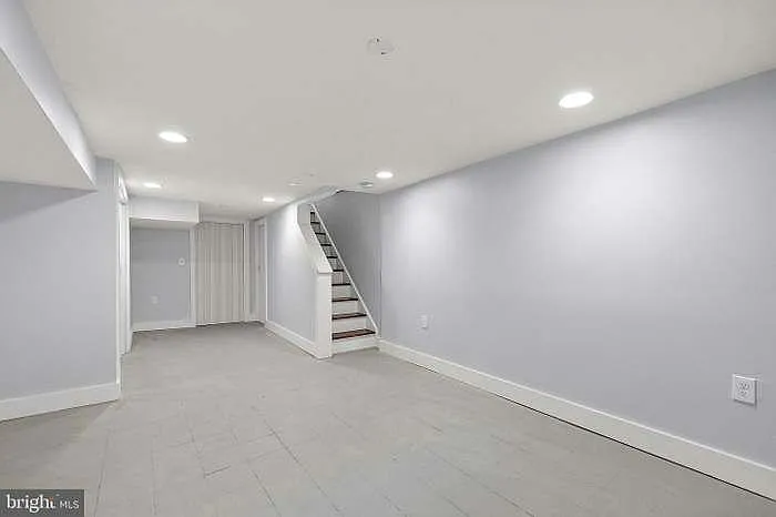 2225 S Rosewood St — Photo 10