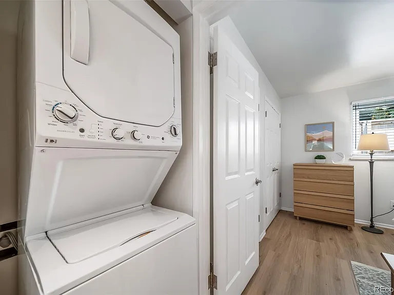 532 N Clayton St — Photo 21