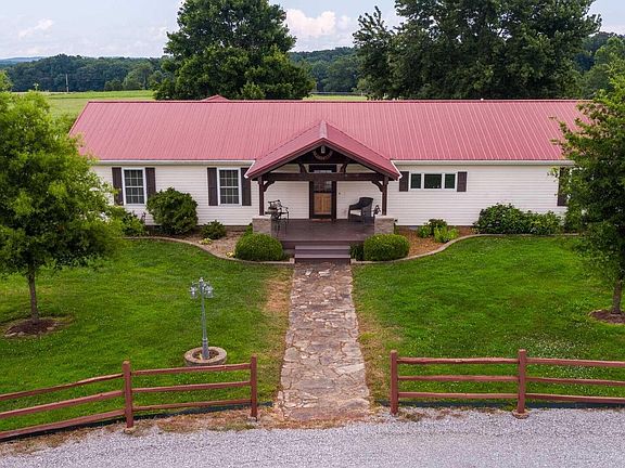 3rd image of 23 Bridle Ln