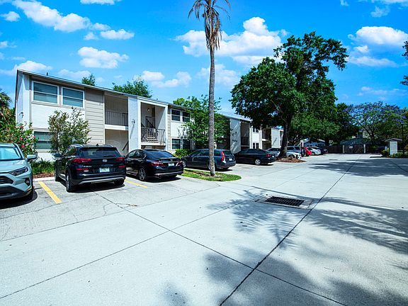 2nd image of 3109 W Horatio St Unit 24