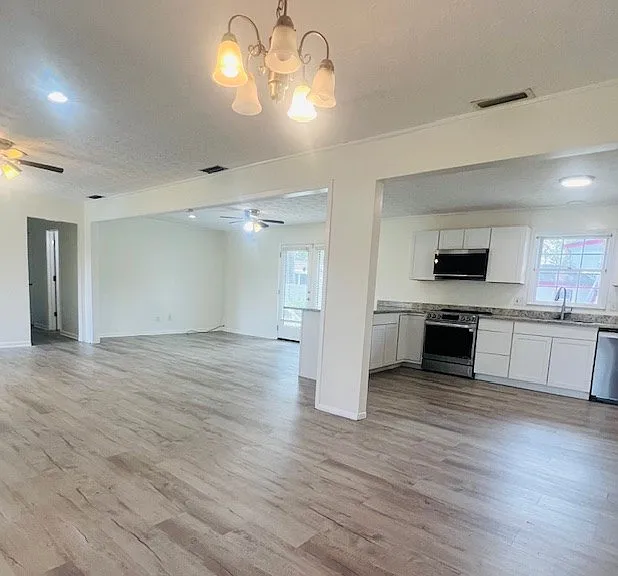 908 Habersham Rd — Photo 6