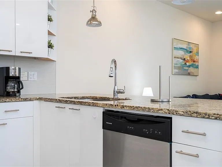 1615 Retreat Cir — Photo 32