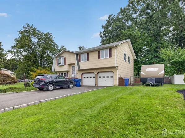 2 Jason Dr, North Brunswick, NJ 08902