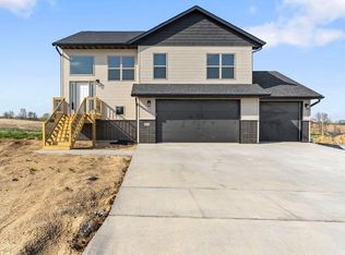 505 Galileo Dr, Riverside, IA 52327