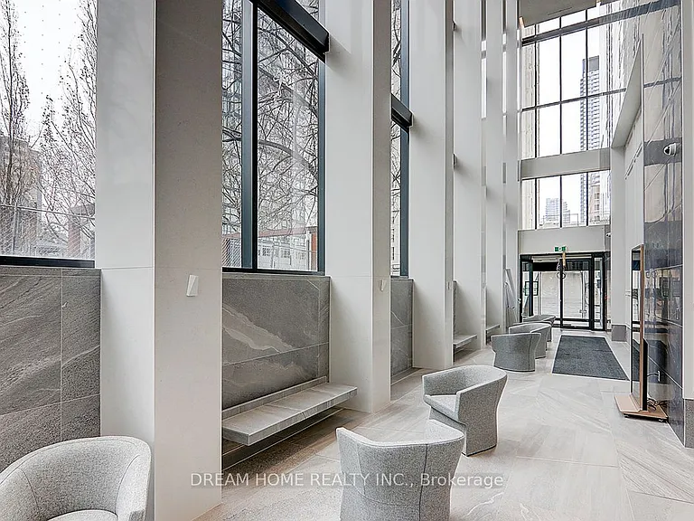 3 Gloucester St #1809 — Photo 43