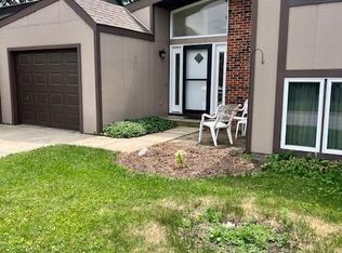 1021 Park Crest Dr, Darien, IL 60561