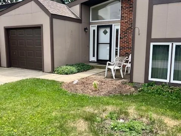 1021 Park Crest Dr, Darien, IL 60561