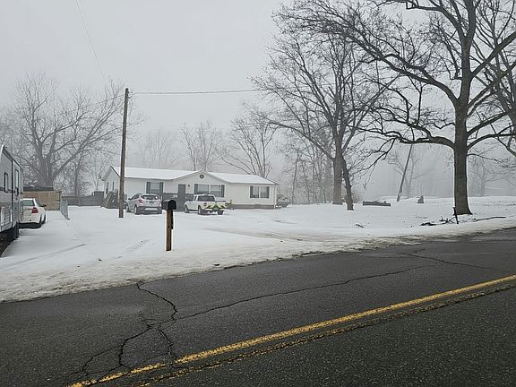 3rd image of 1979 Evans Rd