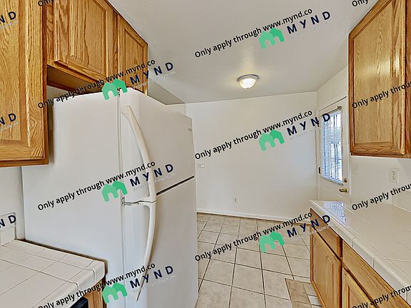 3rd image of 930 Ravenscourt Ave #3