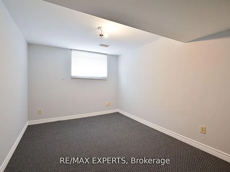 24 Loney Ave #LOWER — Photo 7