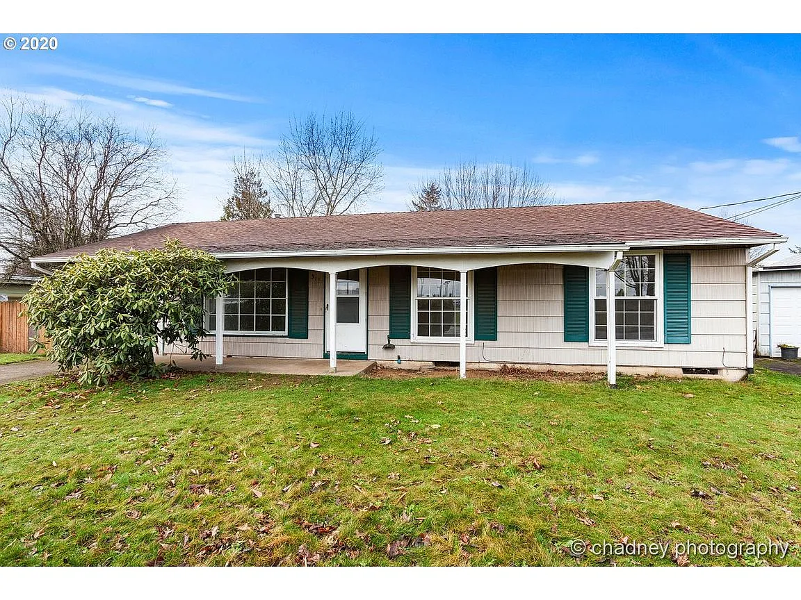 315 SE Hogan Rd photo 1
