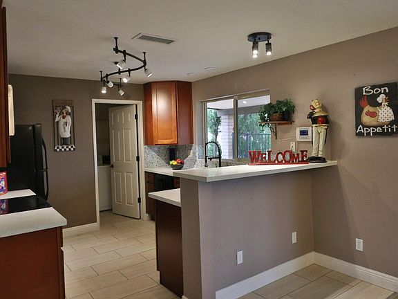 Kitchen breakfast bar to laundry