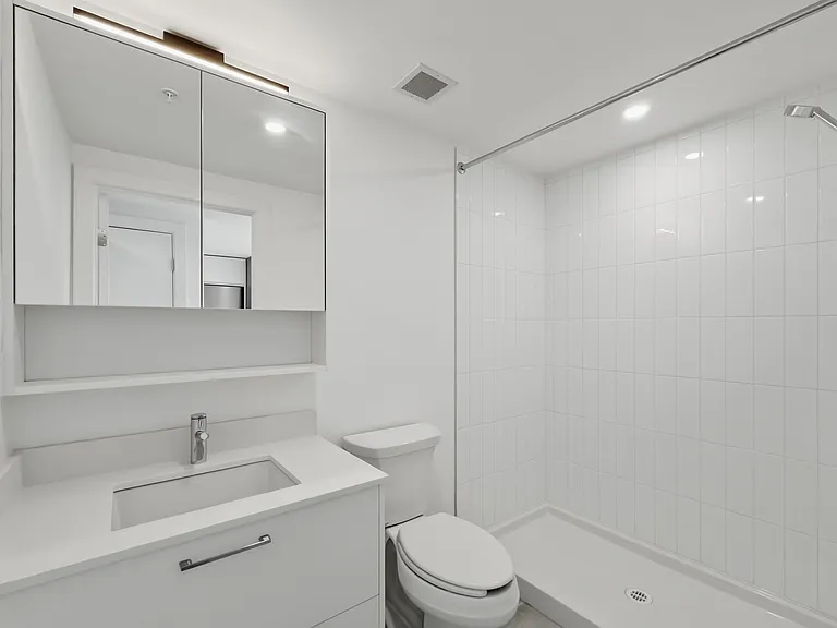 2511 Carolina St — Photo 94
