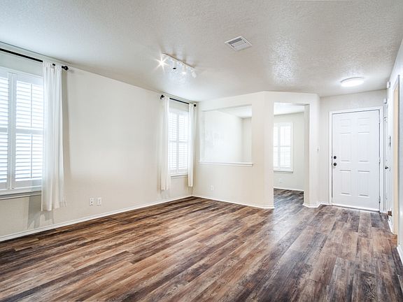 2nd image of 415 Amberdale Oak