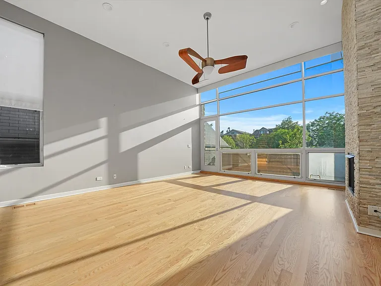 1541 N Bosworth Ave #3 — Photo 3