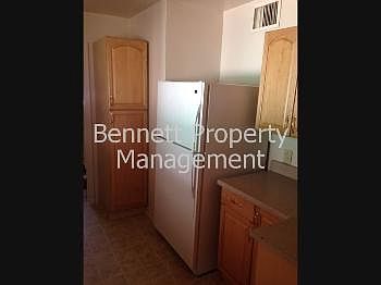 5th image of 720 E 1st St