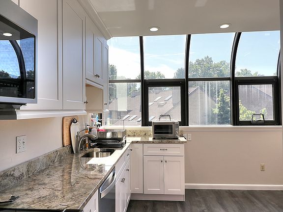 5th image of 2539 Bedford St APT 38H
