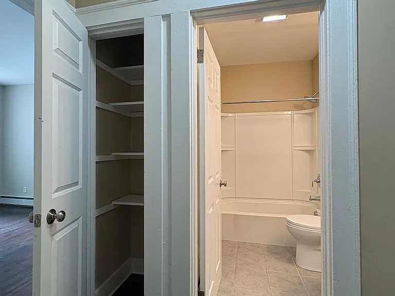 24 Oak - Blue Pod — Photo 11