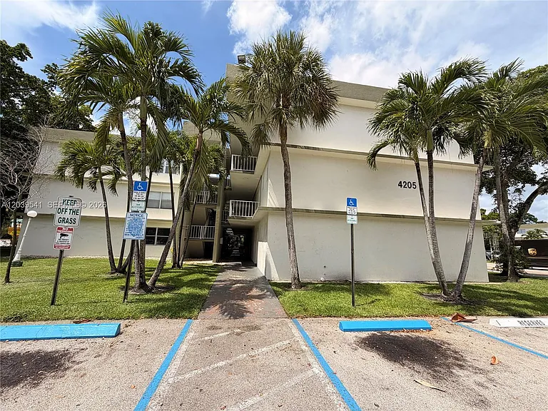 4205 N University Dr #309 — Photo 23