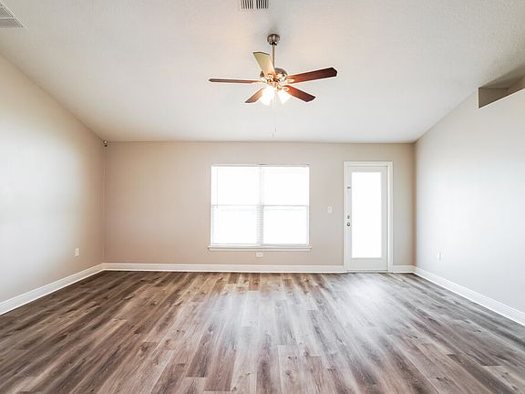 5th image of 900 Chestnut Dr
