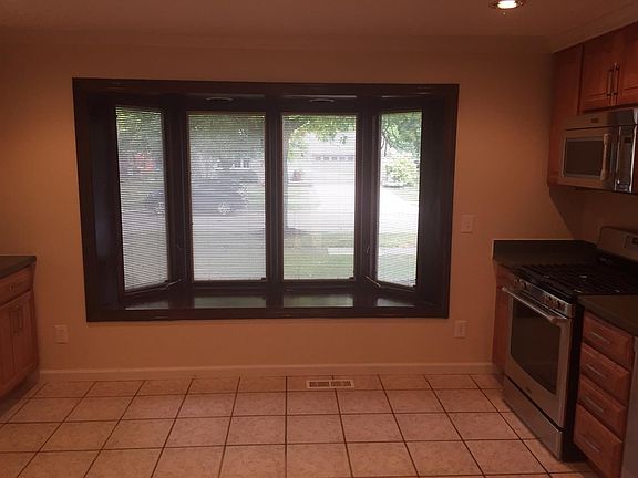5th image of 11601 Parkview Dr
