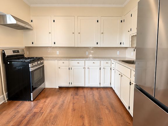 2nd image of 86 Wellington St #1