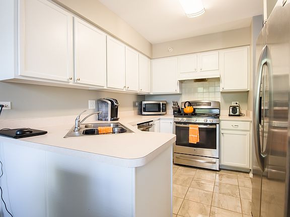 5th image of 2563 Dickens Ct Unit 0