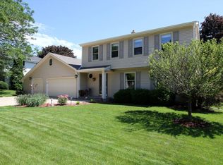 15985 W Cynthia Dr, New Berlin, WI