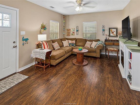 3rd image of 813 S Coulter Dr #A