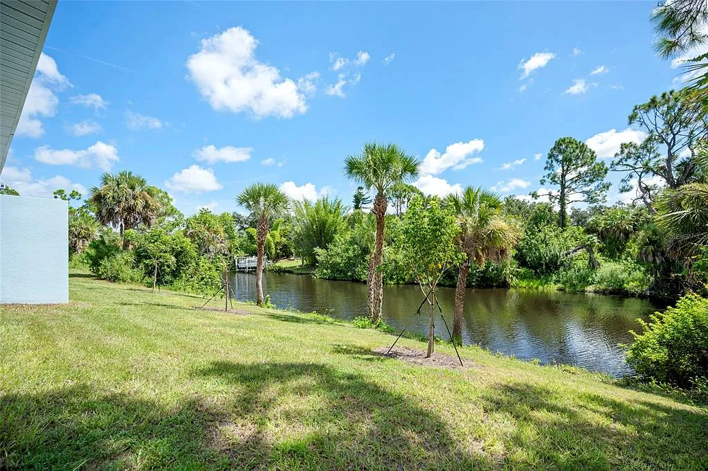 3 bed, 2.0 bath, 1247 sqft, $2,200 — Photo 3
